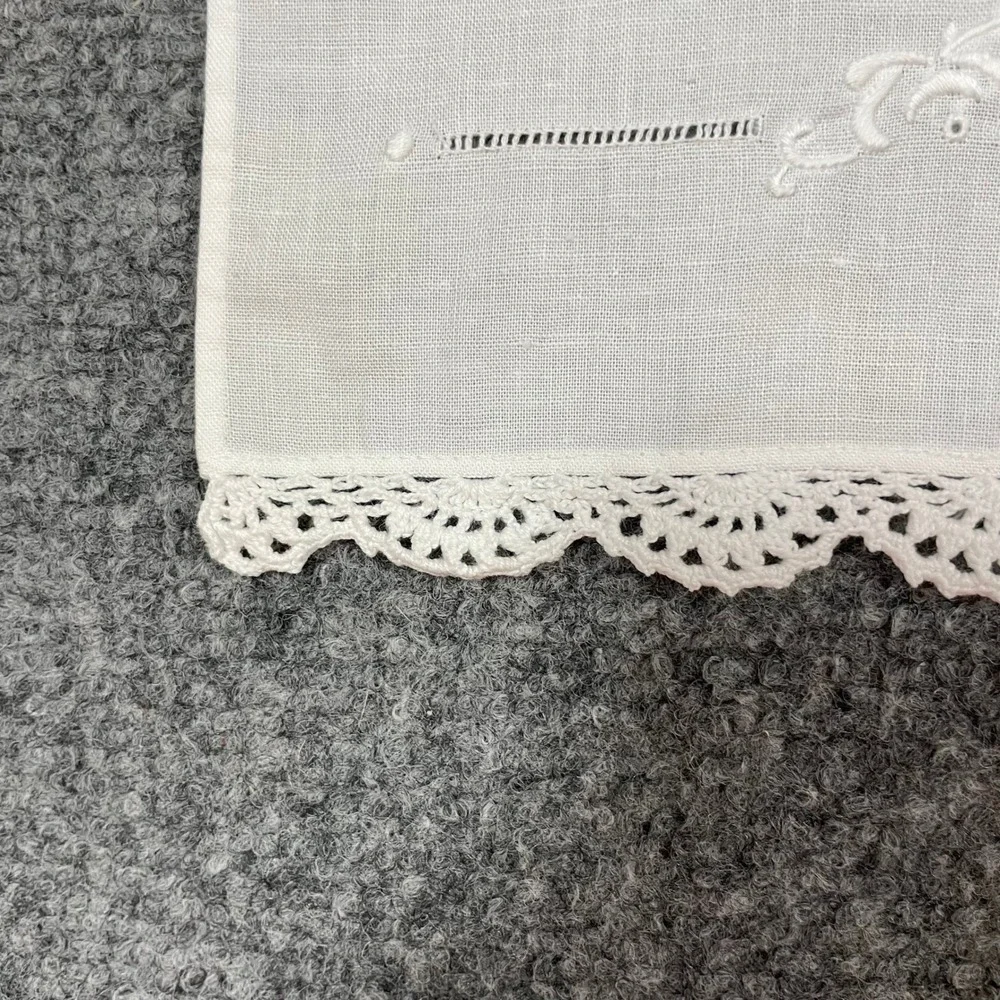 Antique 2 pc Guest Towel White Floral Embroidered Linen Vintage Crochet Set of 2
